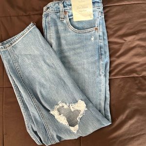 Abercrombie and Fitch, the Mom high-rise curve Love jeans medium wash nwt